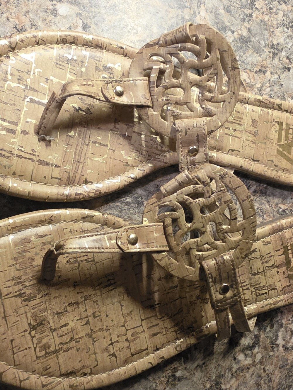 American Eagle Outfitters Womens Medallion Thong Sandal in Neutral sz 7-1/2 M